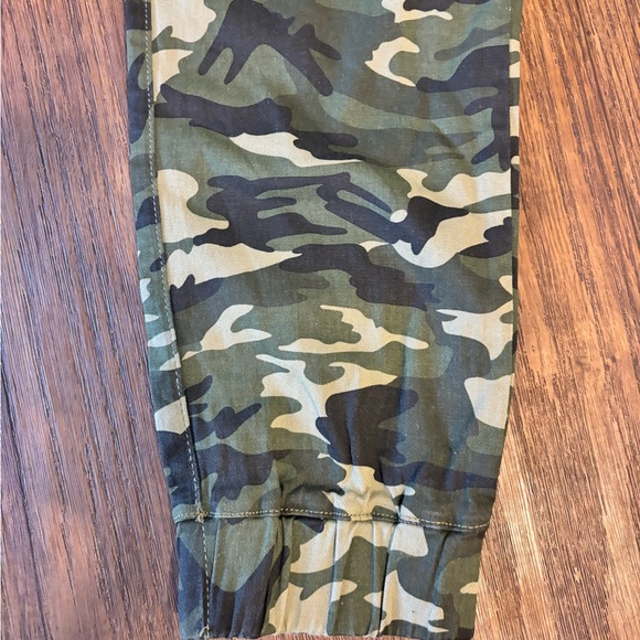 Camo Cargo Jogger Pants - Picture 5 of 5